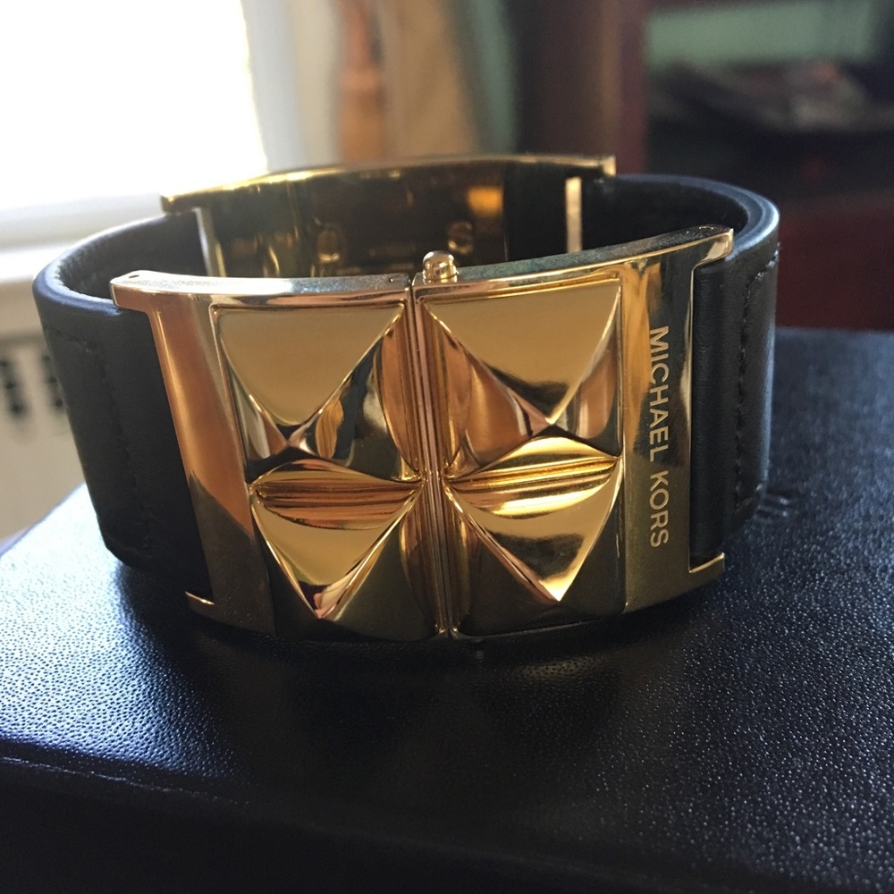 ✨NWOT MK BLACK LEATHER GOLD PYRAMID CUFF